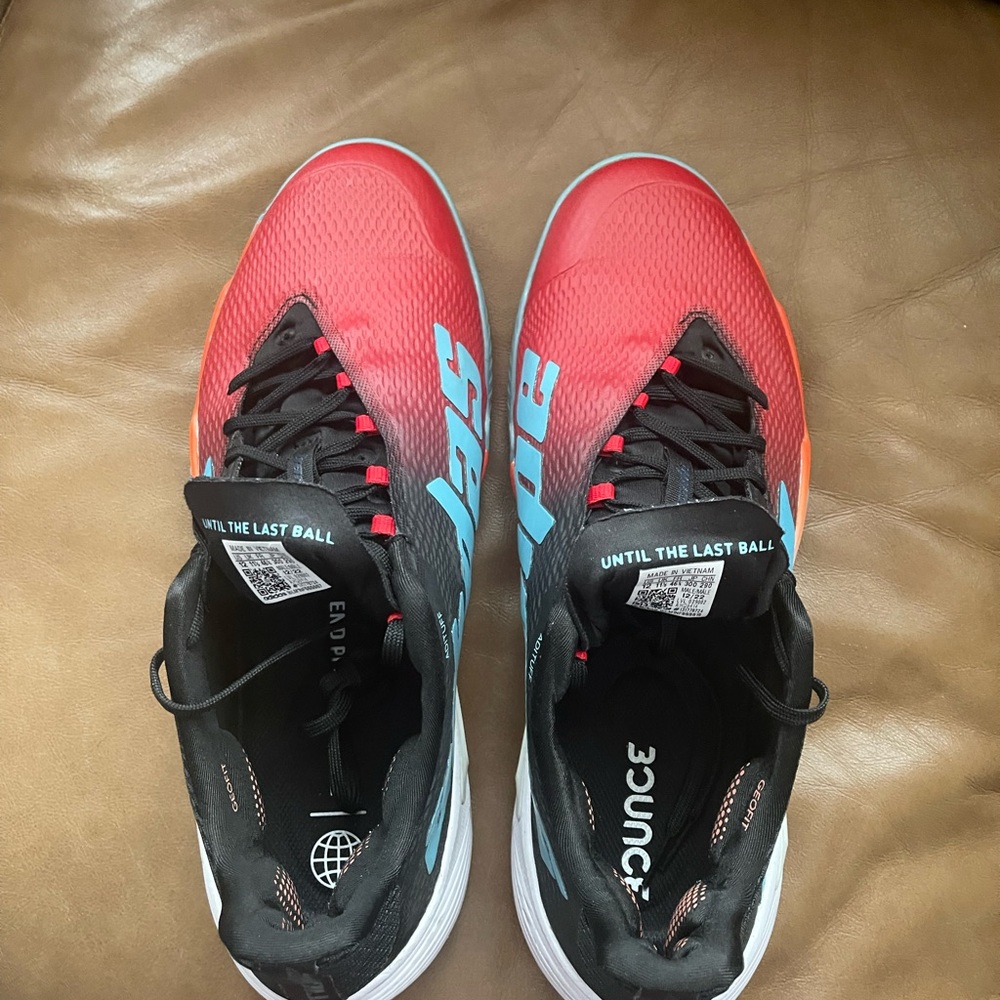 Barricades Adidas Men's Athletic Shoes in, great 
condition, worn once!